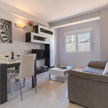 Castillo Apartment *